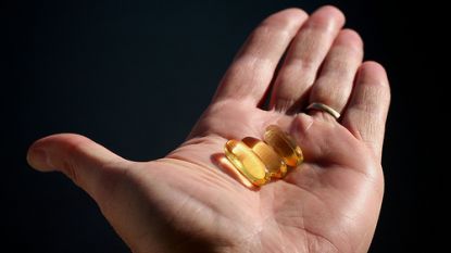 Vitaminpillen in der Hand © Flickr / D’Arcy Norman