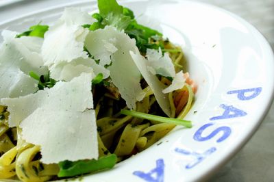 Rucola passt hervorragend zu Pasta.