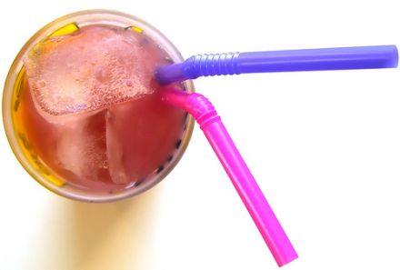 Wenn zuckerhaltige Drinks teuerer werden, wird evtl. mehr Wasser und Tee getrunken. © Flickr / Darwin Bell