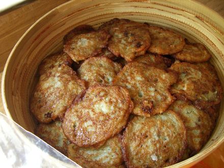 Nicht nur Kartoffelpuffer sind schmackhaft. Auch Karottenpuffer sind ein Genuss. © Flickr / daniel spils