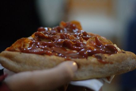 Nur wenige wissen, dass der Käse auf der Pizza oft keinerlei Milch beinhaltet. © Flickr / Esparta
