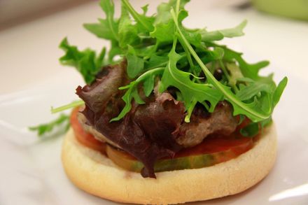 Viele Mahlzeiten lassen sich mittels Rucola aufwerten. © Flickr / jlastras