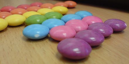 Das Naschen von Süßigkeiten kann aggressiv machen. © Flickr / nevynxxx Das Naschen von Süßigkeiten kann aggressiv machen. © Flickr / nevynxxx