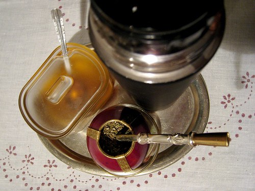 Matetee in Kalebasse @Flickr/Jacek Becela